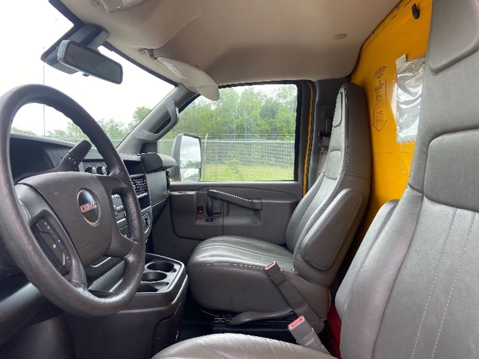 Light Duty Box Truck-Light and Medium Duty Trucks-GMC-2021-Savana G33903-San Antonio-TX-104,667\n\t\tmiles-$ 26,500 - Image 17