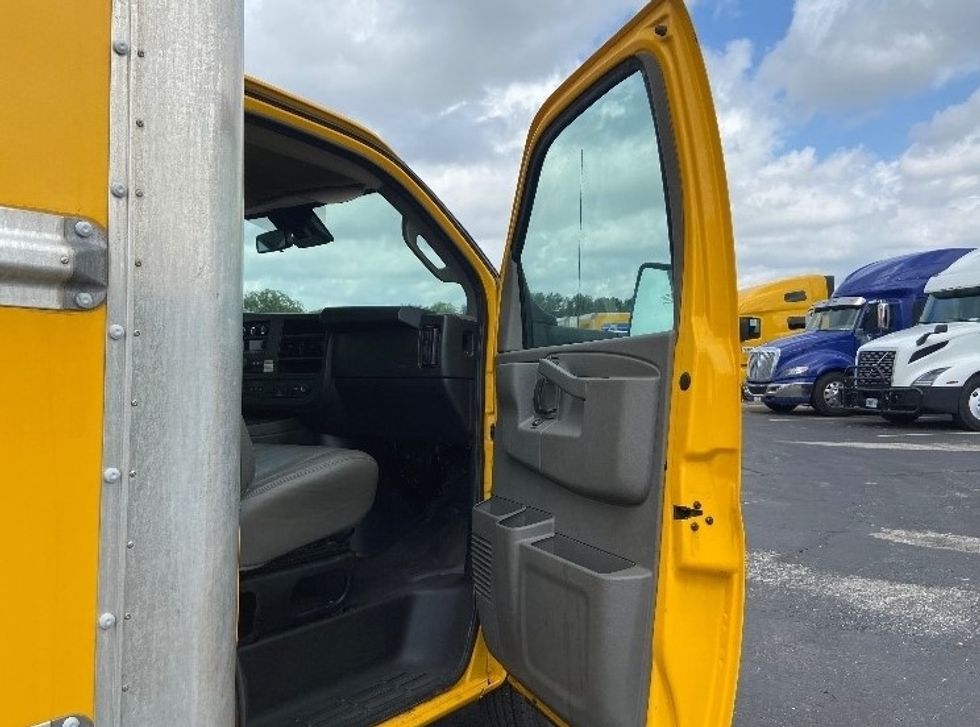 Light Duty Box Truck-Light and Medium Duty Trucks-GMC-2021-Savana G33903-San Antonio-TX-104,667\n\t\tmiles-$ 26,500 - Image 18