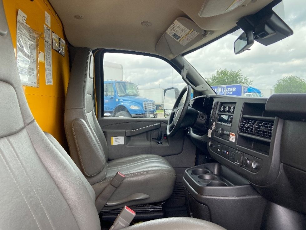 Light Duty Box Truck-Light and Medium Duty Trucks-GMC-2021-Savana G33903-San Antonio-TX-104,667\n\t\tmiles-$ 26,500 - Image 20