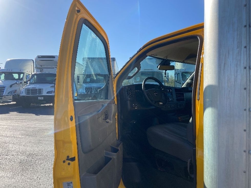 Light Duty Box Truck-Light and Medium Duty Trucks-GMC-2021-Savana G33903-San Antonio-TX-104,797\n\t\tmiles-$ 25,750 - Image 15