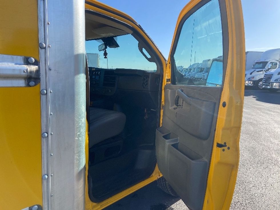 Light Duty Box Truck-Light and Medium Duty Trucks-GMC-2021-Savana G33903-San Antonio-TX-104,797\n\t\tmiles-$ 25,750 - Image 19