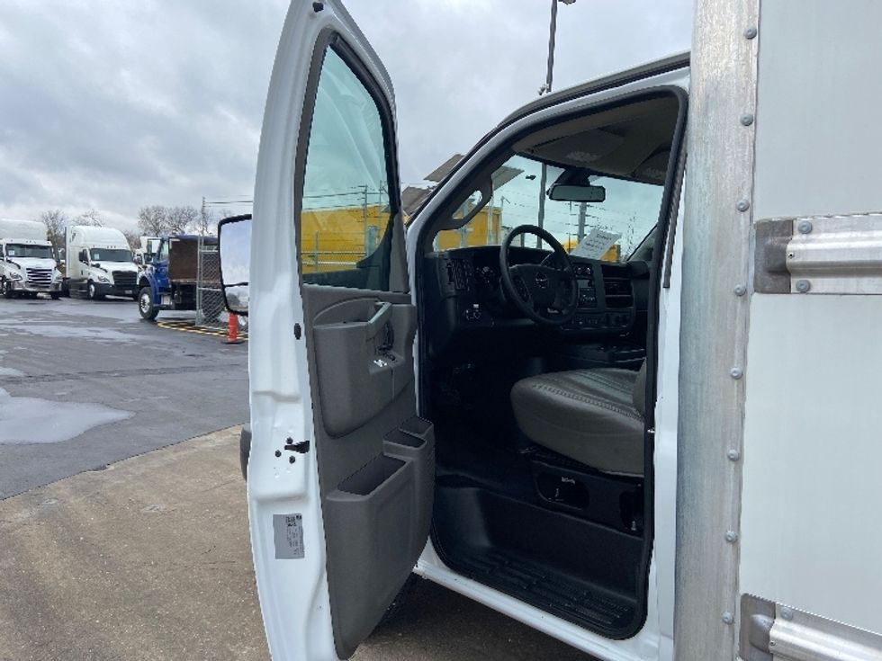 Light Duty Box Truck-Light and Medium Duty Trucks-GMC-2021-Savana G33903-San Antonio-TX-105,608\n\t\tmiles-$ 28,750 - Image 16