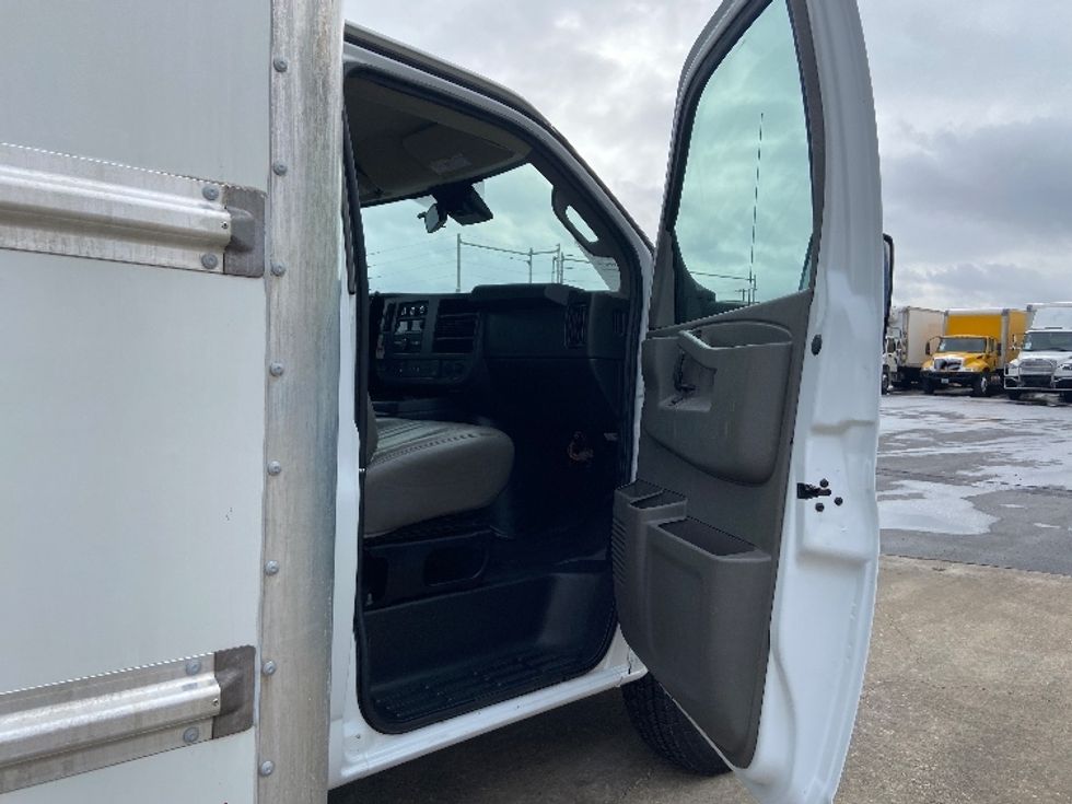 Light Duty Box Truck-Light and Medium Duty Trucks-GMC-2021-Savana G33903-San Antonio-TX-105,608\n\t\tmiles-$ 28,750 - Image 20