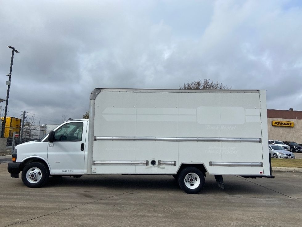 Light Duty Box Truck-Light and Medium Duty Trucks-GMC-2021-Savana G33903-San Antonio-TX-105,608\n\t\tmiles-$ 28,750 - Image 4
