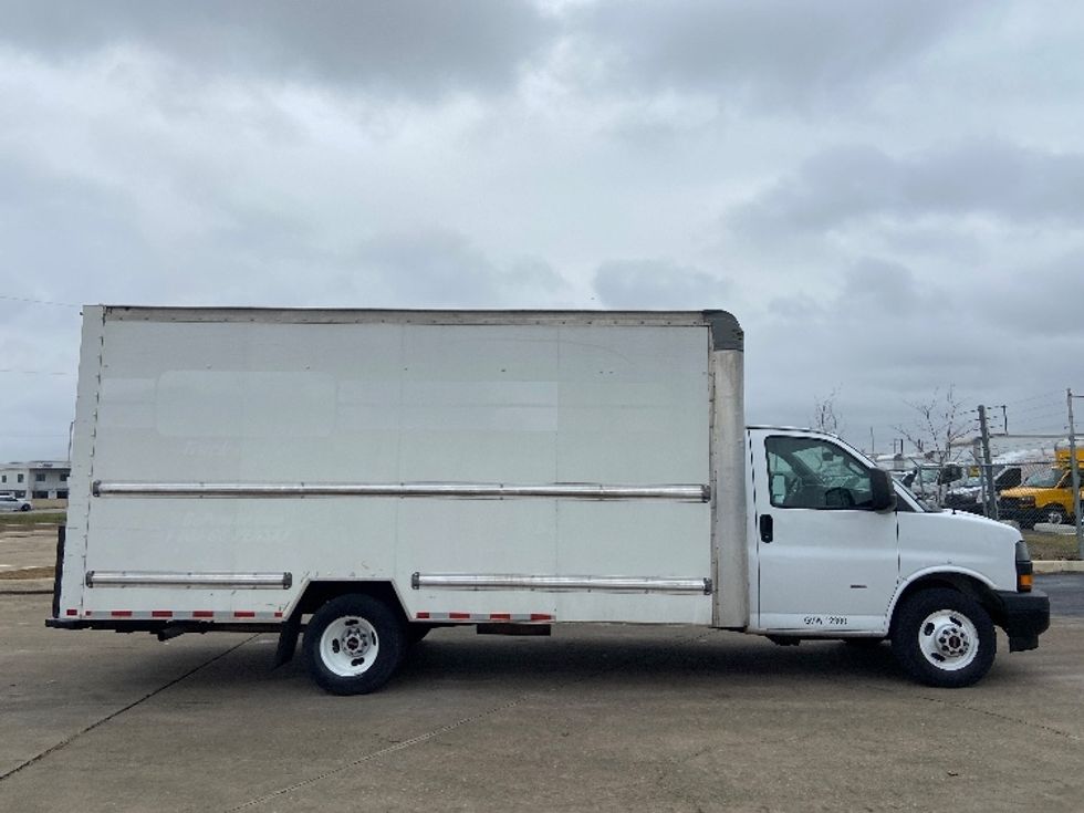 Light Duty Box Truck-Light and Medium Duty Trucks-GMC-2021-Savana G33903-San Antonio-TX-106,842\n\t\tmiles-$ 28,500 - Image 15
