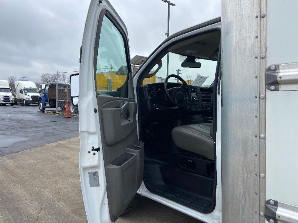 Light Duty Box Truck-Light and Medium Duty Trucks-GMC-2021-Savana G33903-San Antonio-TX-106,842\n\t\tmiles-$ 28,500 - Image 16