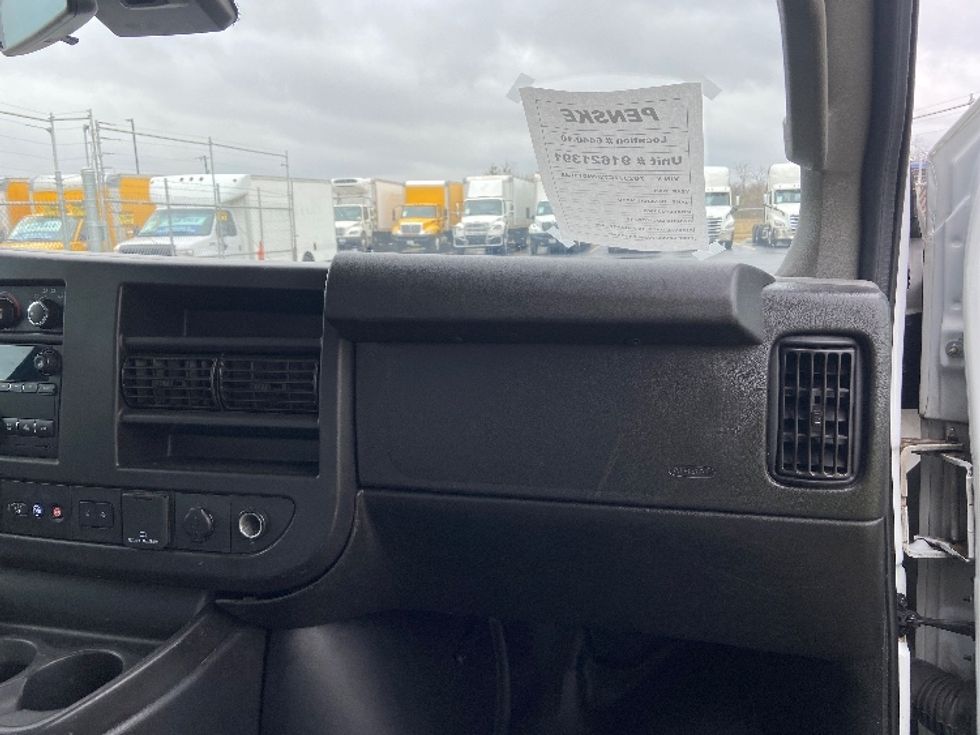 Light Duty Box Truck-Light and Medium Duty Trucks-GMC-2021-Savana G33903-San Antonio-TX-106,842\n\t\tmiles-$ 28,500 - Image 21