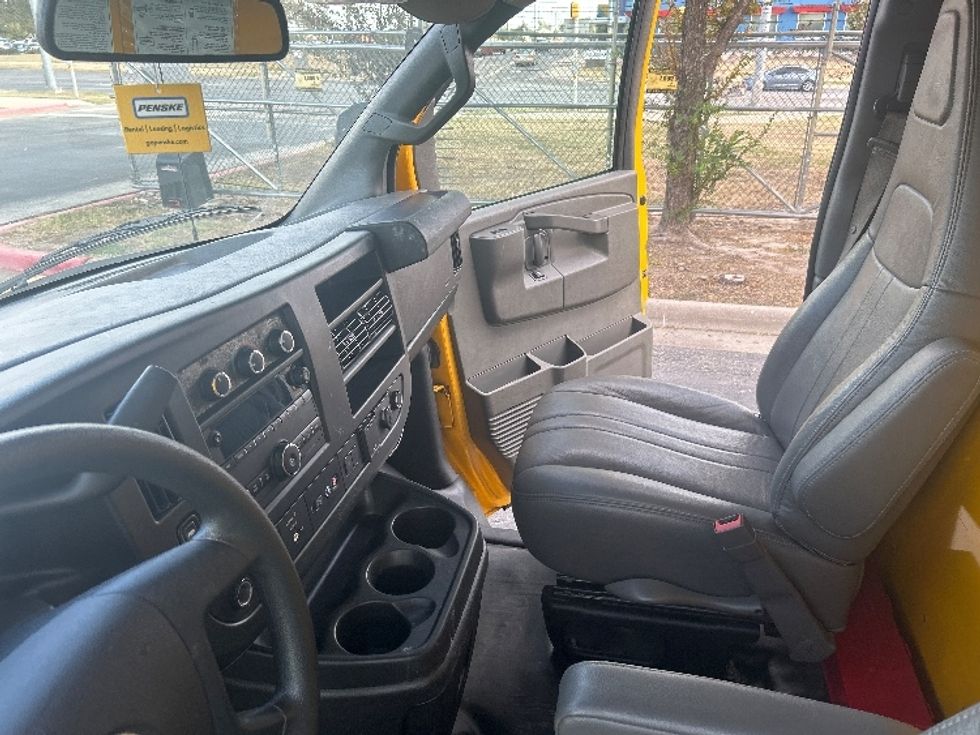 Light Duty Box Truck-Light and Medium Duty Trucks-GMC-2021-Savana G33903-San Antonio-TX-110,635\n\t\tmiles-$ 23,500 - Image 19