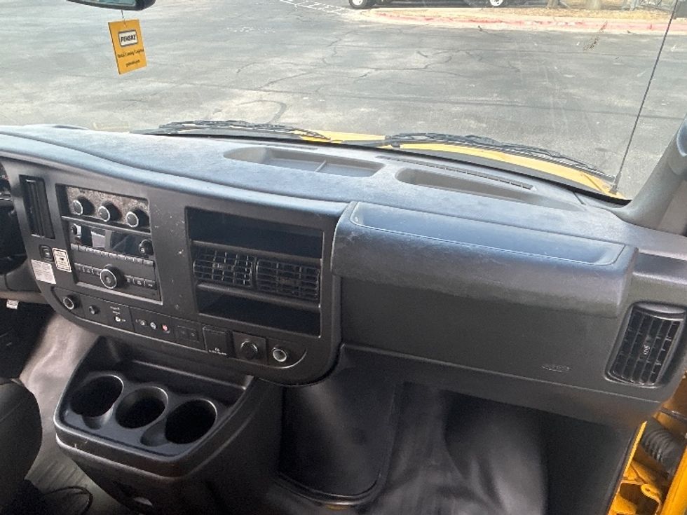 Light Duty Box Truck-Light and Medium Duty Trucks-GMC-2021-Savana G33903-San Antonio-TX-110,635\n\t\tmiles-$ 23,500 - Image 21