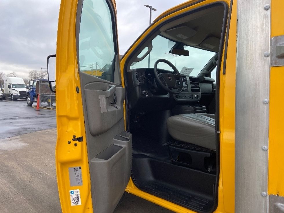 Light Duty Box Truck-Light and Medium Duty Trucks-GMC-2021-Savana G33903-San Antonio-TX-111,719\n\t\tmiles-$ 25,000 - Image 15