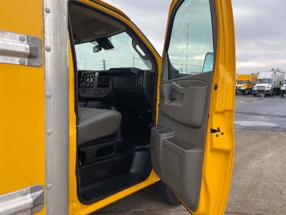 Light Duty Box Truck-Light and Medium Duty Trucks-GMC-2021-Savana G33903-San Antonio-TX-111,719\n\t\tmiles-$ 25,000 - Image 19