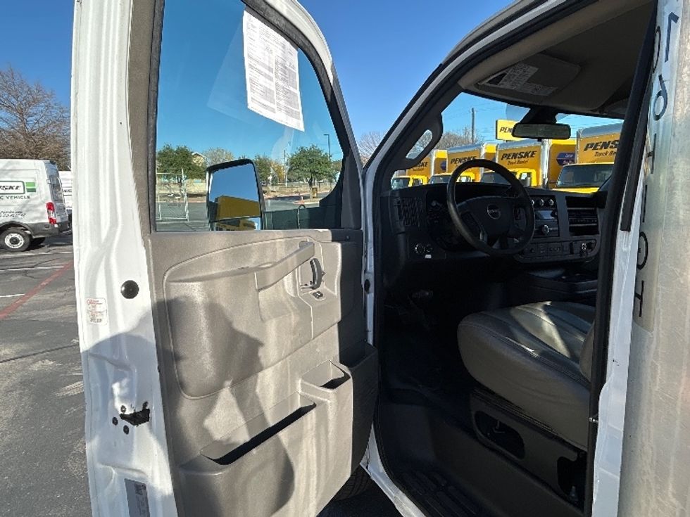 Light Duty Box Truck-Light and Medium Duty Trucks-GMC-2021-Savana G33903-San Antonio-TX-114,510\n\t\tmiles-$ 27,750 - Image 13