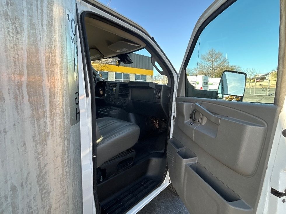 Light Duty Box Truck-Light and Medium Duty Trucks-GMC-2021-Savana G33903-San Antonio-TX-114,510\n\t\tmiles-$ 27,750 - Image 17