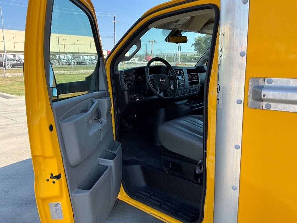Light Duty Box Truck-Light and Medium Duty Trucks-GMC-2021-Savana G33903-San Antonio-TX-118,845\n\t\tmiles-$ 22,250 - Image 14