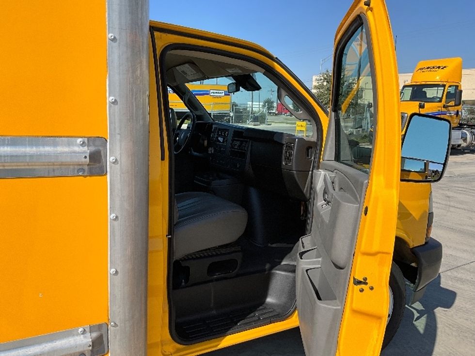 Light Duty Box Truck-Light and Medium Duty Trucks-GMC-2021-Savana G33903-San Antonio-TX-118,845\n\t\tmiles-$ 22,250 - Image 18