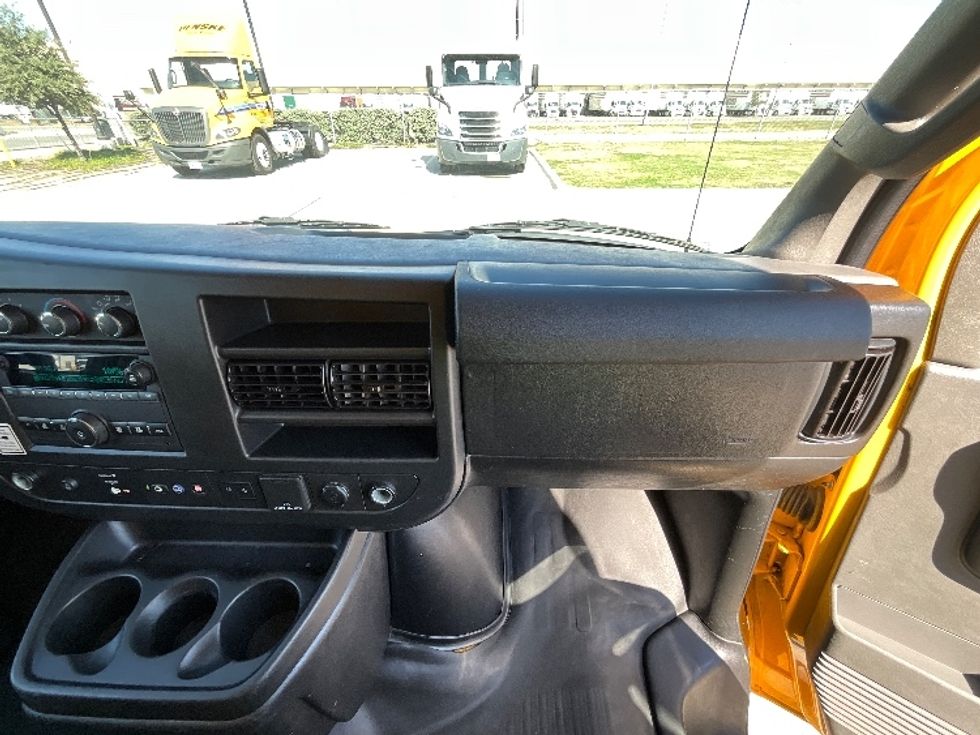 Light Duty Box Truck-Light and Medium Duty Trucks-GMC-2021-Savana G33903-San Antonio-TX-118,845\n\t\tmiles-$ 22,250 - Image 19