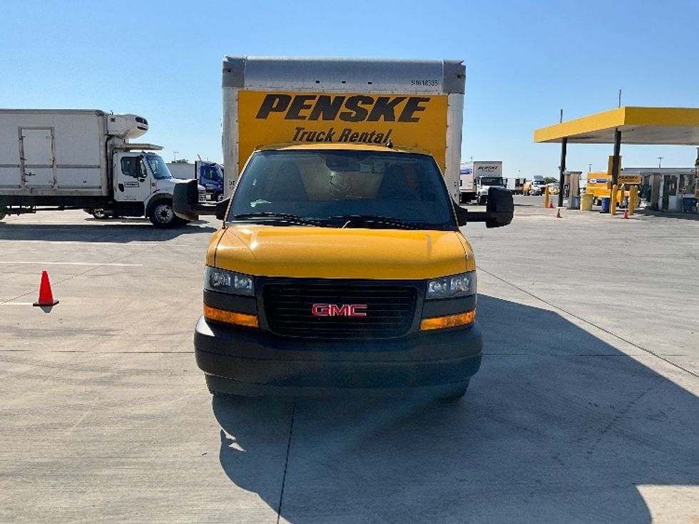 Light Duty Box Truck-Light and Medium Duty Trucks-GMC-2021-Savana G33903-San Antonio-TX-118,845\n\t\tmiles-$ 22,250 - Image 2