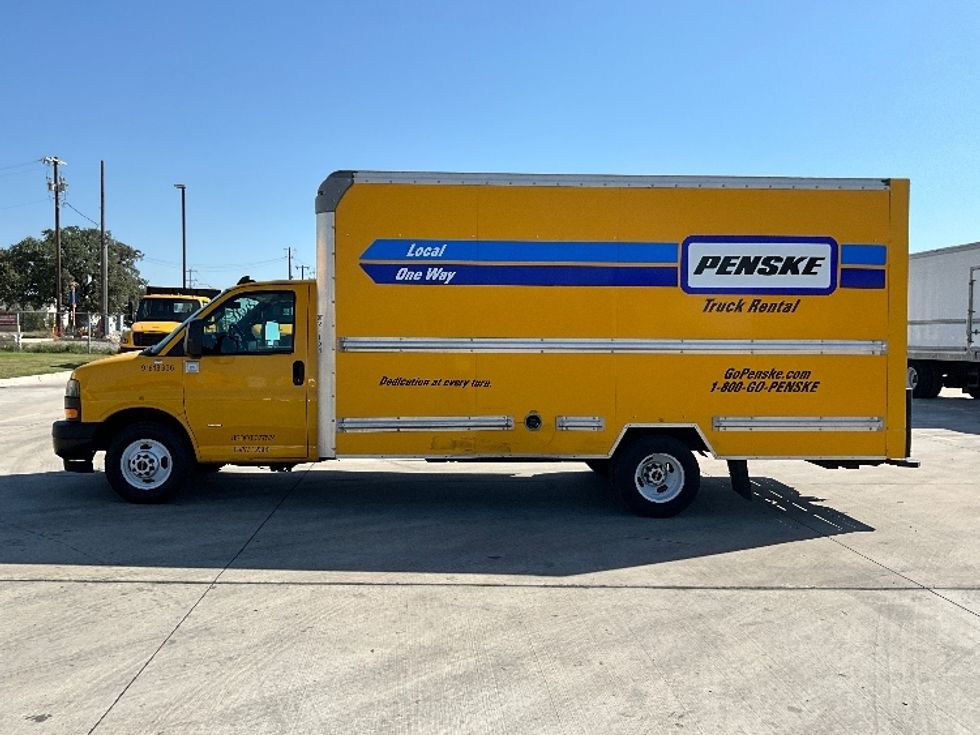 Light Duty Box Truck-Light and Medium Duty Trucks-GMC-2021-Savana G33903-San Antonio-TX-118,845\n\t\tmiles-$ 22,250 - Image 4