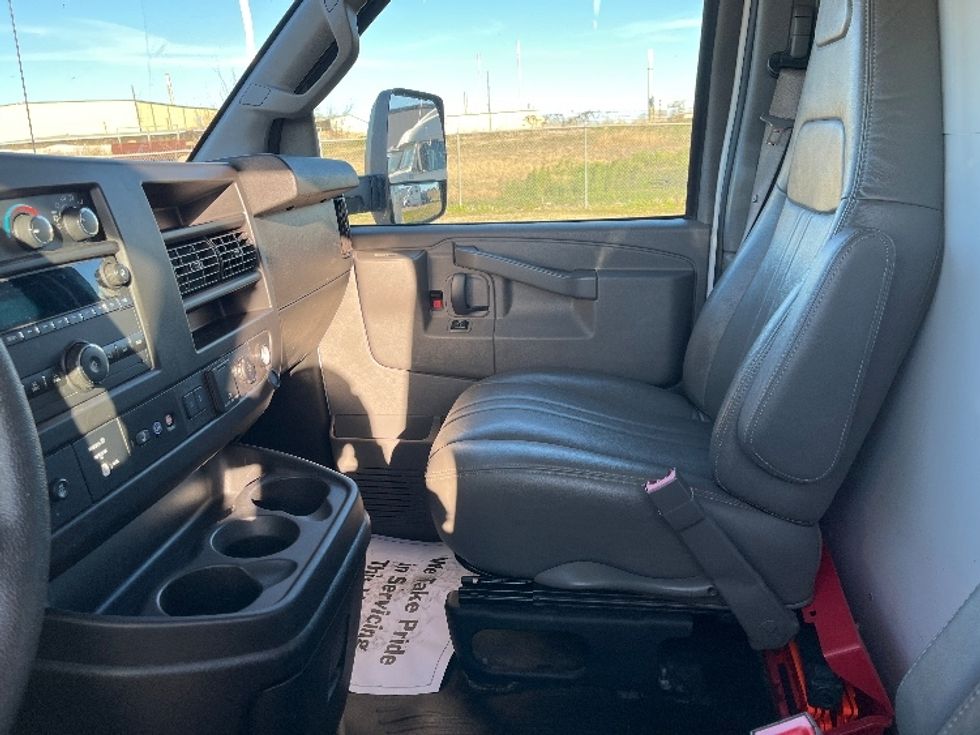 Light Duty Box Truck-Light and Medium Duty Trucks-GMC-2021-Savana G33903-San Antonio-TX-122,302\n\t\tmiles-$ 26,750 - Image 18