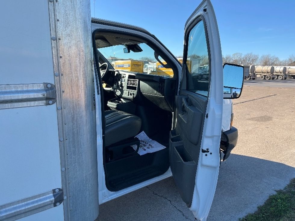 Light Duty Box Truck-Light and Medium Duty Trucks-GMC-2021-Savana G33903-San Antonio-TX-122,302\n\t\tmiles-$ 26,750 - Image 19