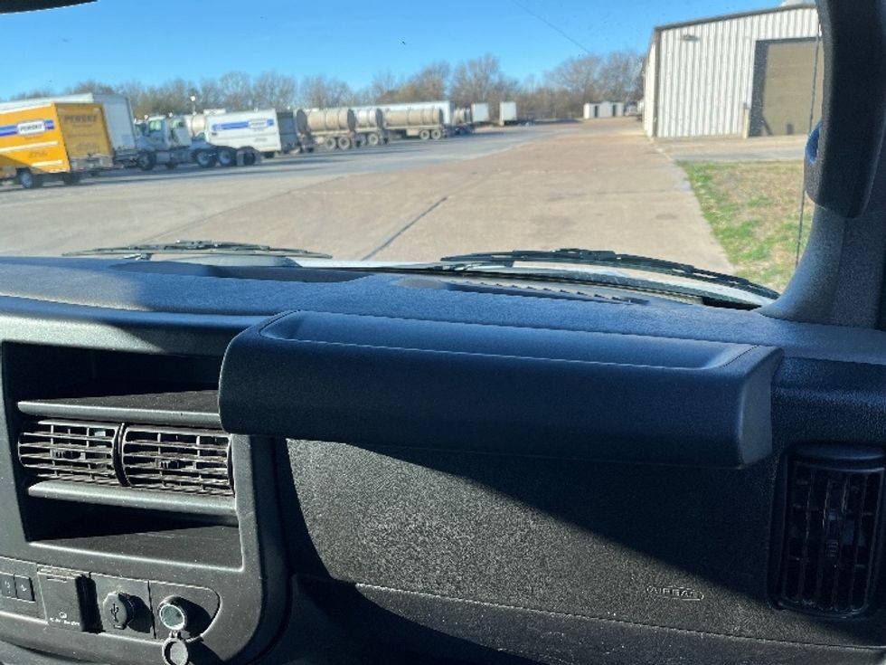 Light Duty Box Truck-Light and Medium Duty Trucks-GMC-2021-Savana G33903-San Antonio-TX-122,302\n\t\tmiles-$ 26,750 - Image 20