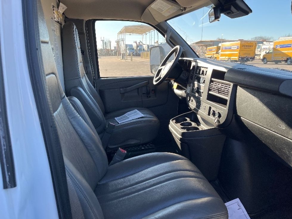 Light Duty Box Truck-Light and Medium Duty Trucks-GMC-2021-Savana G33903-San Antonio-TX-122,302\n\t\tmiles-$ 26,750 - Image 21