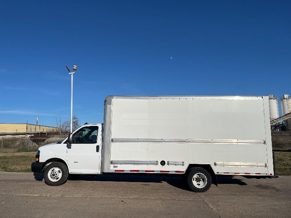 Light Duty Box Truck-Light and Medium Duty Trucks-GMC-2021-Savana G33903-San Antonio-TX-122,302\n\t\tmiles-$ 26,750 - Image 4