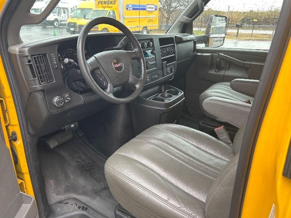 Light Duty Box Truck-Light and Medium Duty Trucks-GMC-2021-Savana G33903-San Antonio-TX-61,395\n\t\tmiles-$ 30,750 - Image 17