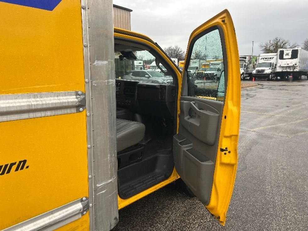 Light Duty Box Truck-Light and Medium Duty Trucks-GMC-2021-Savana G33903-San Antonio-TX-61,395\n\t\tmiles-$ 30,750 - Image 20