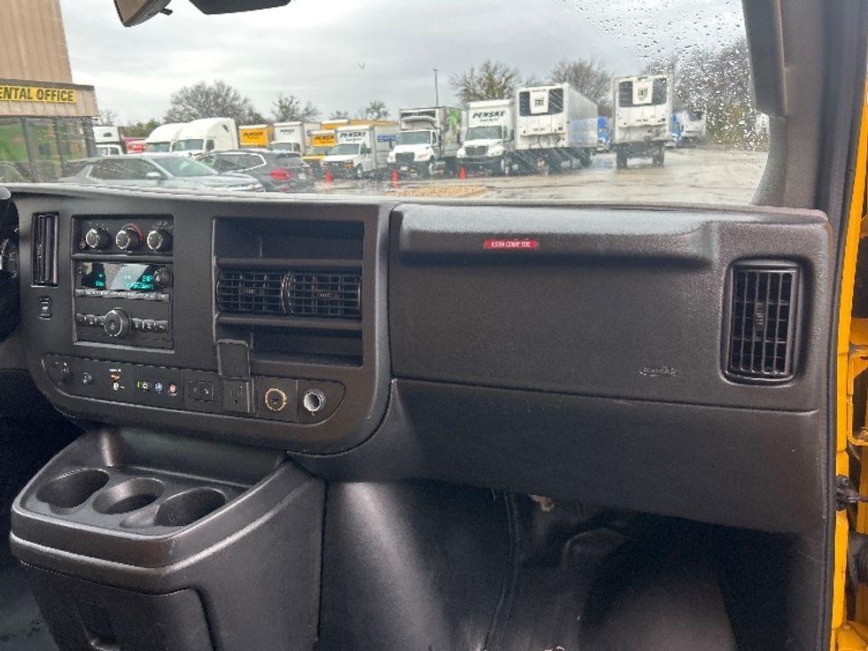 Light Duty Box Truck-Light and Medium Duty Trucks-GMC-2021-Savana G33903-San Antonio-TX-61,395\n\t\tmiles-$ 30,750 - Image 21