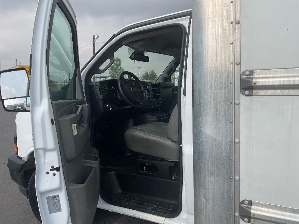 Light Duty Box Truck-Light and Medium Duty Trucks-GMC-2021-Savana G33903-San Antonio-TX-82,987\n\t\tmiles-$ 31,250 - Image 16