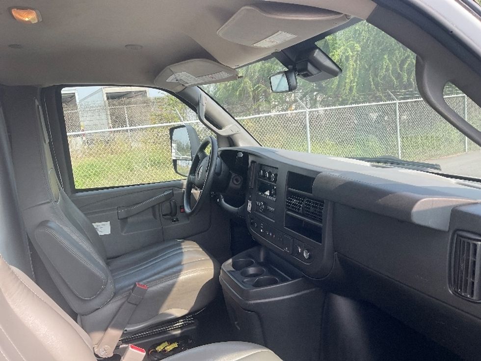 Light Duty Box Truck-Light and Medium Duty Trucks-GMC-2021-Savana G33903-San Antonio-TX-82,987\n\t\tmiles-$ 31,250 - Image 22