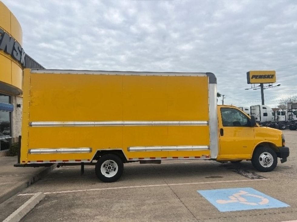 Light Duty Box Truck-Light and Medium Duty Trucks-GMC-2021-Savana G33903-San Antonio-TX-90,835\n\t\tmiles-$ 27,500 - Image 15
