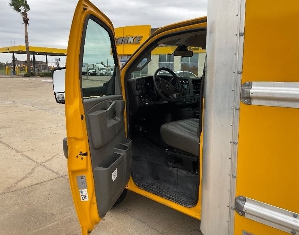 Light Duty Box Truck-Light and Medium Duty Trucks-GMC-2021-Savana G33903-San Antonio-TX-90,835\n\t\tmiles-$ 27,500 - Image 16