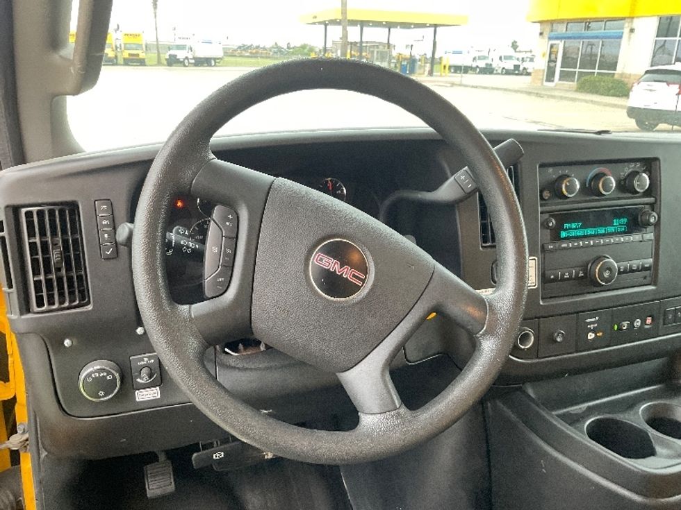 Light Duty Box Truck-Light and Medium Duty Trucks-GMC-2021-Savana G33903-San Antonio-TX-90,835\n\t\tmiles-$ 27,500 - Image 18