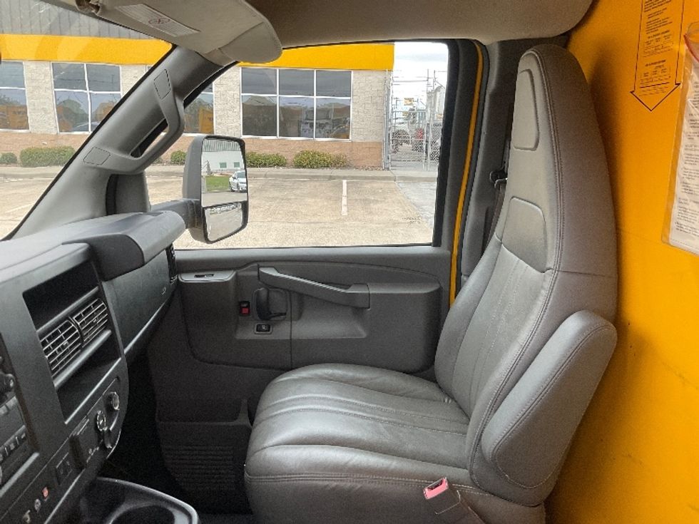 Light Duty Box Truck-Light and Medium Duty Trucks-GMC-2021-Savana G33903-San Antonio-TX-90,835\n\t\tmiles-$ 27,500 - Image 19