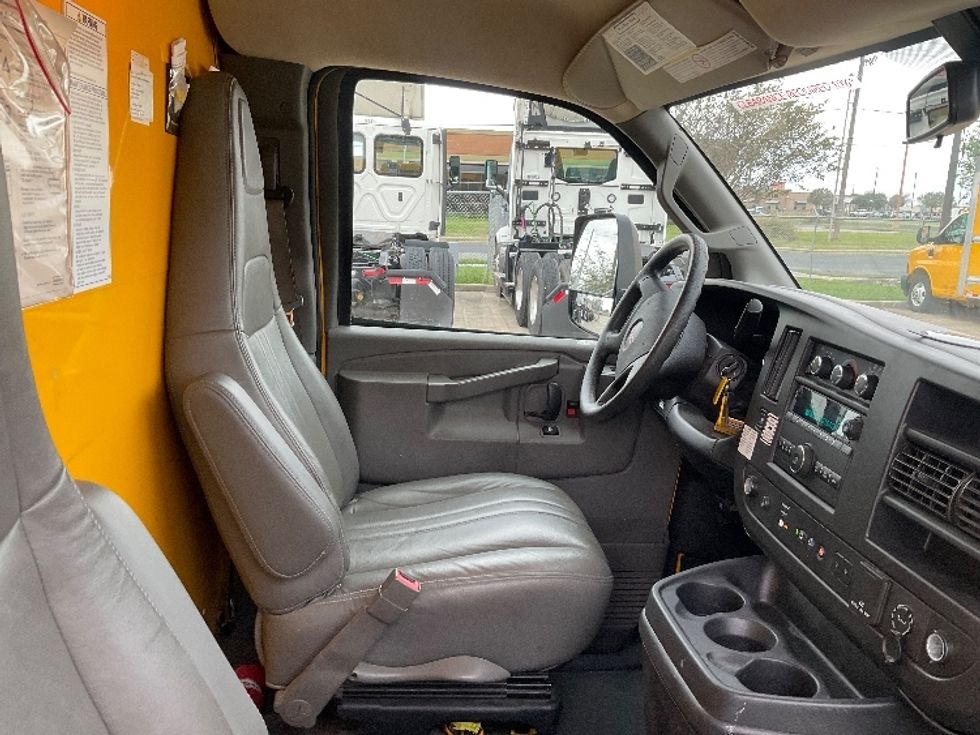 Light Duty Box Truck-Light and Medium Duty Trucks-GMC-2021-Savana G33903-San Antonio-TX-90,835\n\t\tmiles-$ 27,500 - Image 22