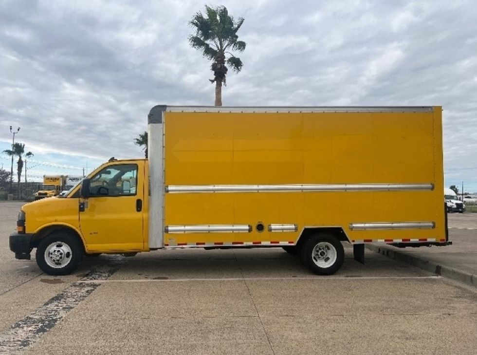 Light Duty Box Truck-Light and Medium Duty Trucks-GMC-2021-Savana G33903-San Antonio-TX-90,835\n\t\tmiles-$ 27,500 - Image 4