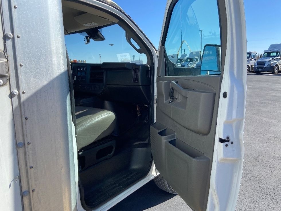 Light Duty Box Truck-Light and Medium Duty Trucks-GMC-2021-Savana G33903-San Antonio-TX-96,943\n\t\tmiles-$ 29,750 - Image 20