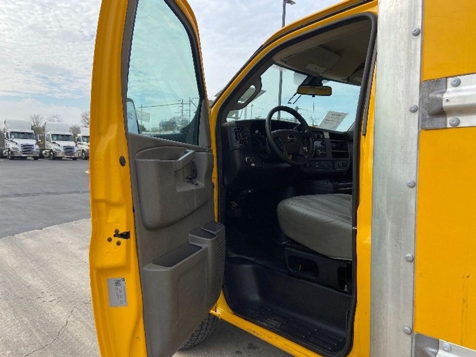 Light Duty Box Truck-Light and Medium Duty Trucks-GMC-2021-Savana G33903-San Antonio-TX-98,069\n\t\tmiles-$ 26,750 - Image 16