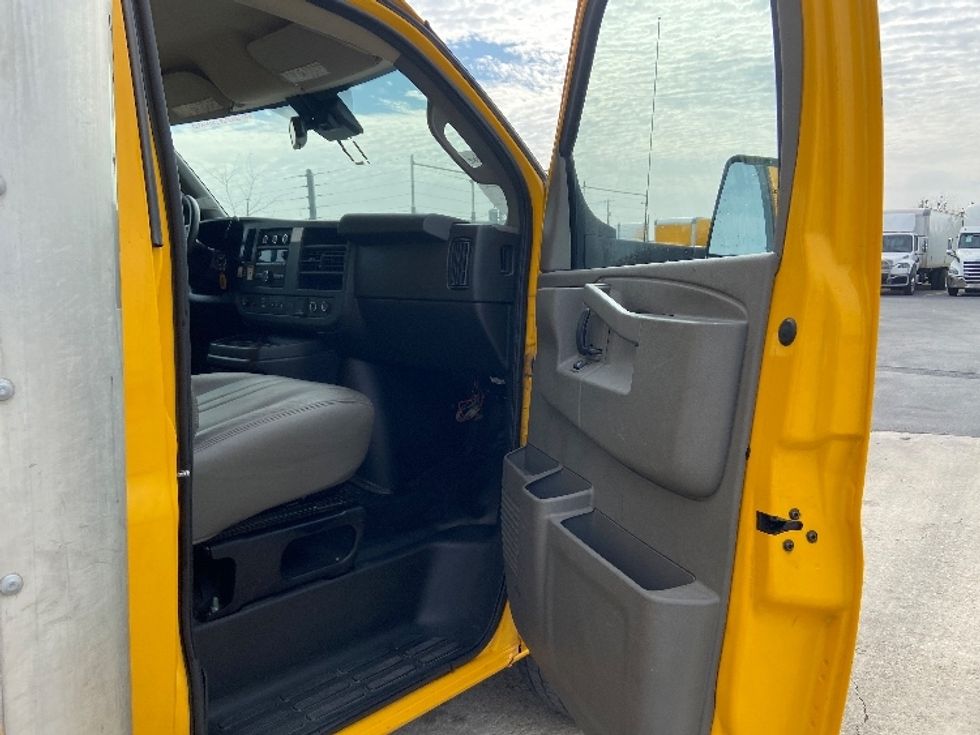 Light Duty Box Truck-Light and Medium Duty Trucks-GMC-2021-Savana G33903-San Antonio-TX-98,069\n\t\tmiles-$ 26,750 - Image 20