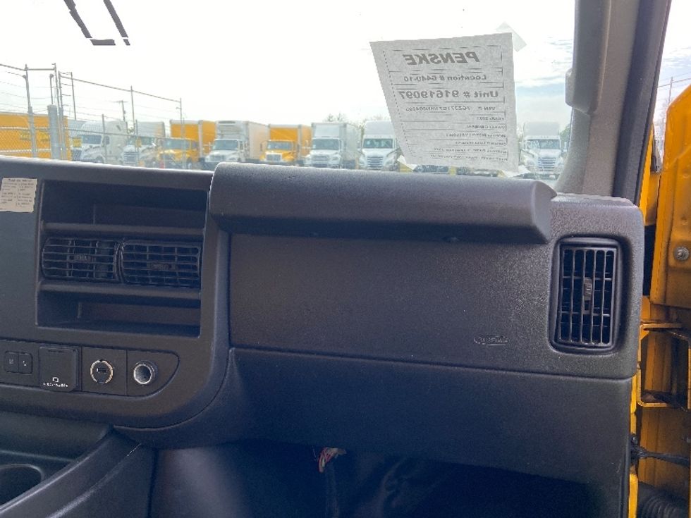 Light Duty Box Truck-Light and Medium Duty Trucks-GMC-2021-Savana G33903-San Antonio-TX-98,069\n\t\tmiles-$ 26,750 - Image 21