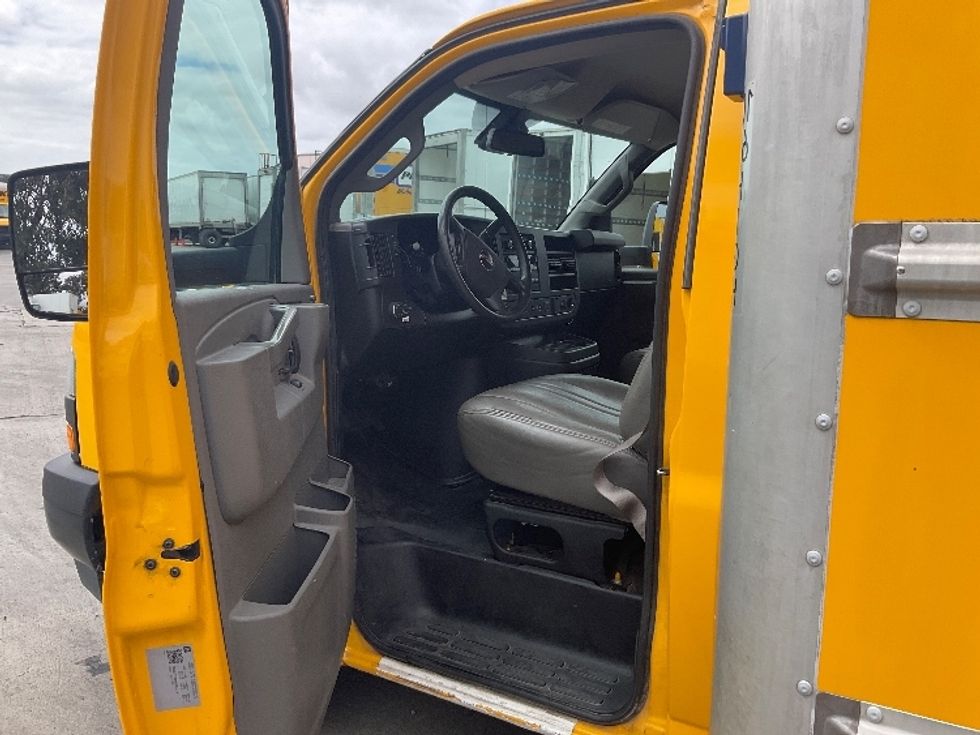 Light Duty Box Truck-Light and Medium Duty Trucks-GMC-2021-Savana G33903-San Diego-CA-71,015\n\t\tmiles-$ 31,500 - Image 16