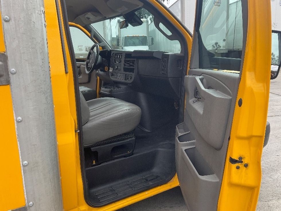 Light Duty Box Truck-Light and Medium Duty Trucks-GMC-2021-Savana G33903-San Diego-CA-71,015\n\t\tmiles-$ 31,500 - Image 20