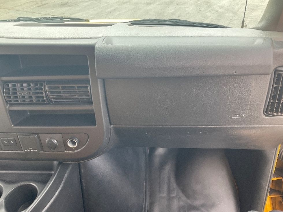 Light Duty Box Truck-Light and Medium Duty Trucks-GMC-2021-Savana G33903-San Diego-CA-71,015\n\t\tmiles-$ 31,500 - Image 21