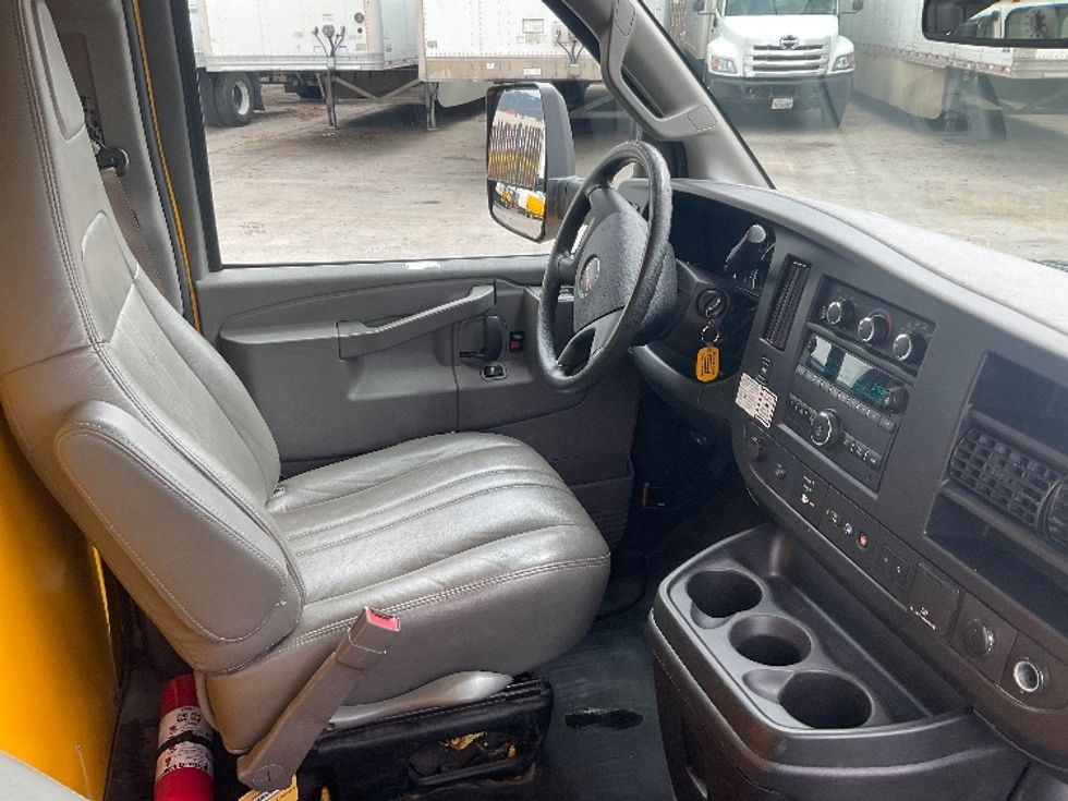 Light Duty Box Truck-Light and Medium Duty Trucks-GMC-2021-Savana G33903-San Diego-CA-71,015\n\t\tmiles-$ 31,500 - Image 22