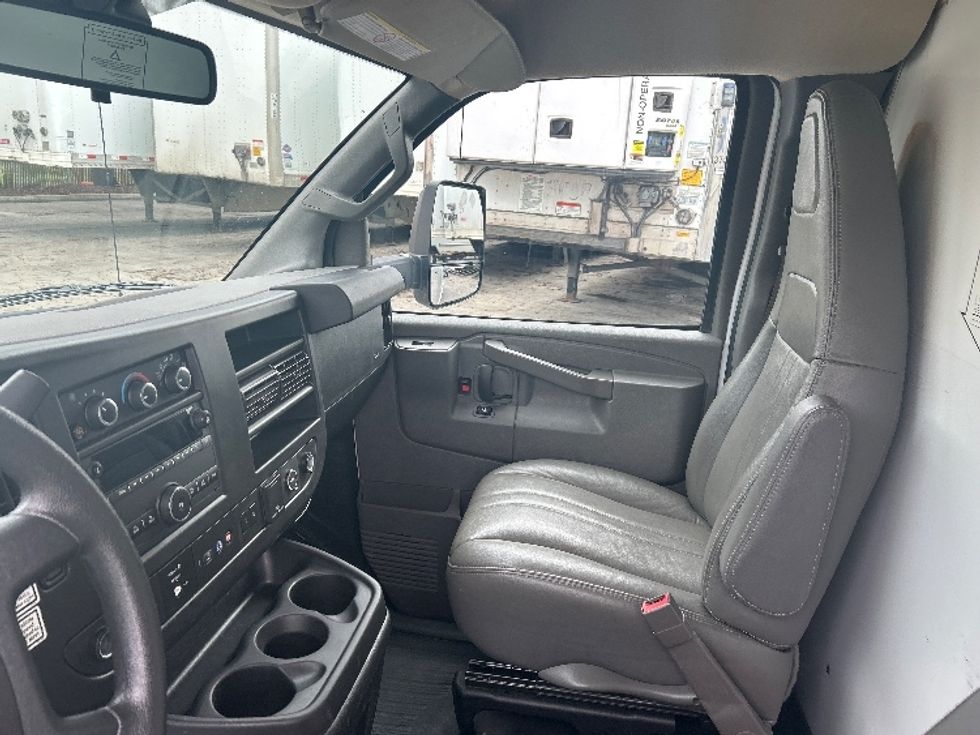 Light Duty Box Truck-Light and Medium Duty Trucks-GMC-2021-Savana G33903-San Marcos-CA-115,392\n\t\tmiles-$ 29,000 - Image 19