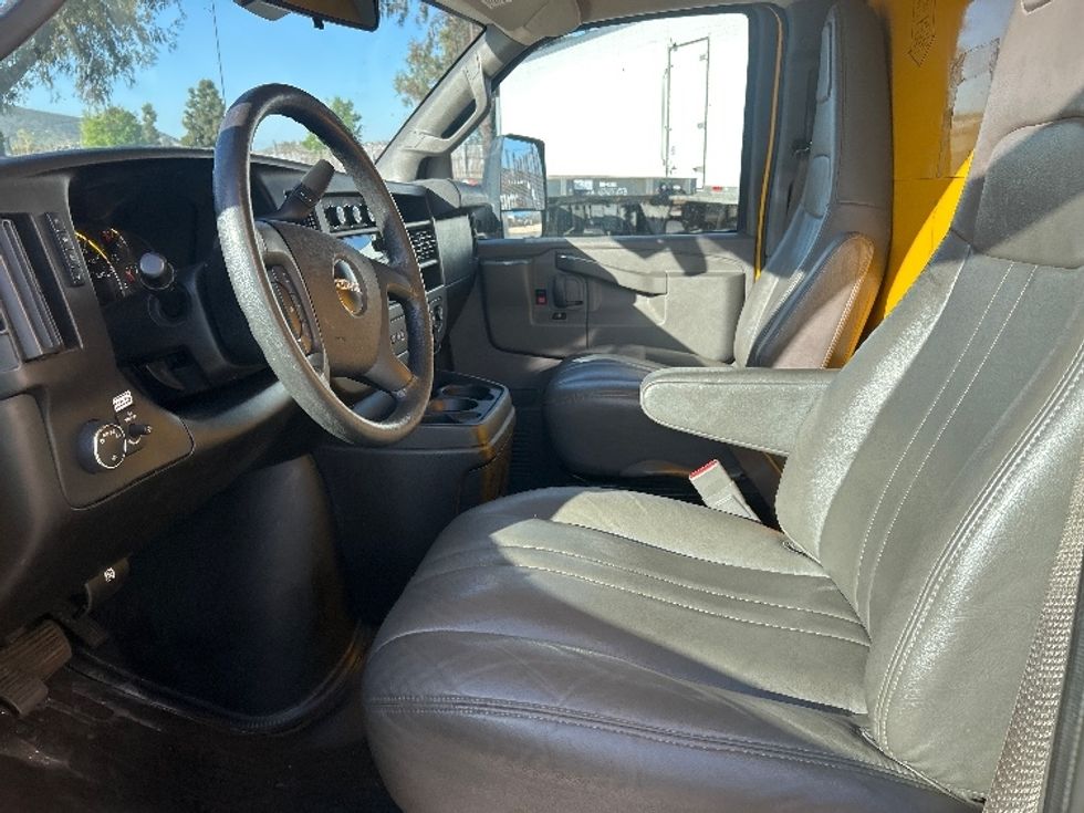 Light Duty Box Truck-Light and Medium Duty Trucks-GMC-2021-Savana G33903-San Marcos-CA-74,051\n\t\tmiles-$ 29,000 - Image 19