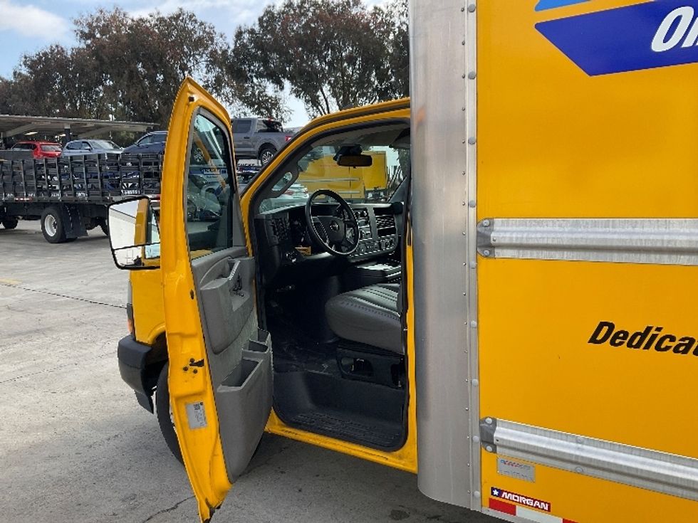 Light Duty Box Truck-Light and Medium Duty Trucks-GMC-2021-Savana G33903-San Marcos-CA-76,347\n\t\tmiles-$ 33,000 - Image 16
