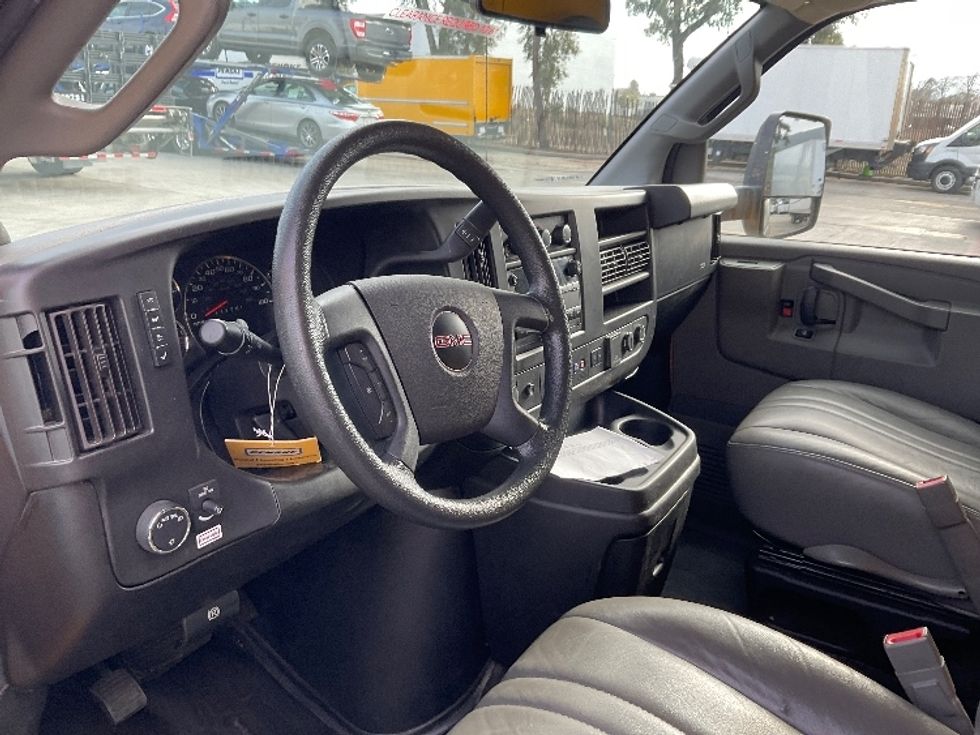 Light Duty Box Truck-Light and Medium Duty Trucks-GMC-2021-Savana G33903-San Marcos-CA-76,347\n\t\tmiles-$ 33,000 - Image 17